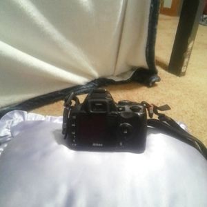 I am selling a Nikon camera